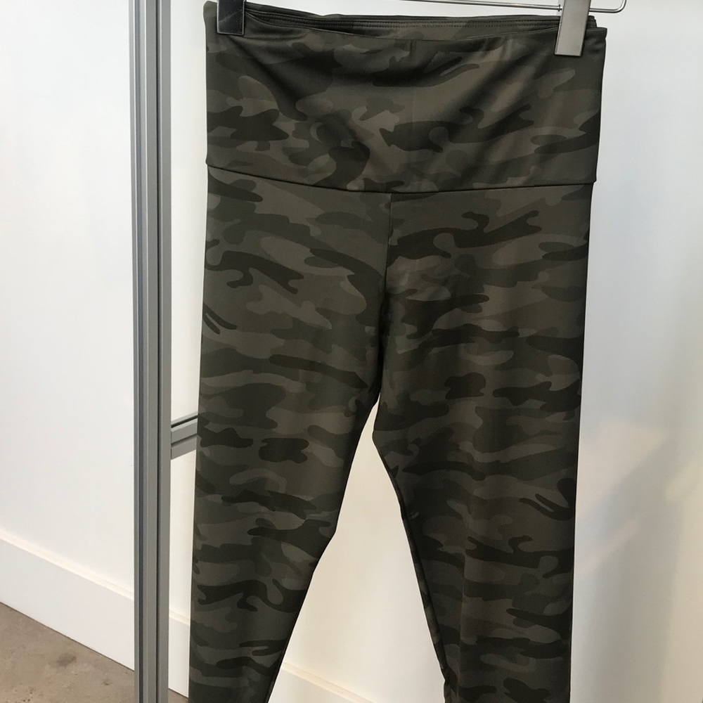 Onzie High Rise Leggings in Moss Camo Print